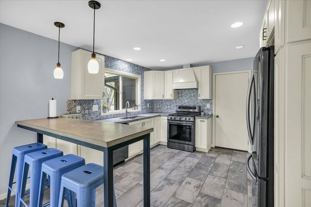 1010 Parkview Drive, Mahomet, IL 61853