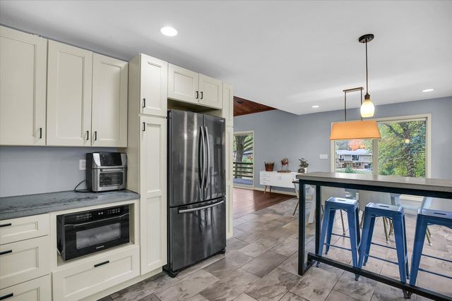 1010 Parkview Drive, Mahomet, IL 61853