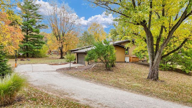 1010 Parkview Drive, Mahomet, IL 61853