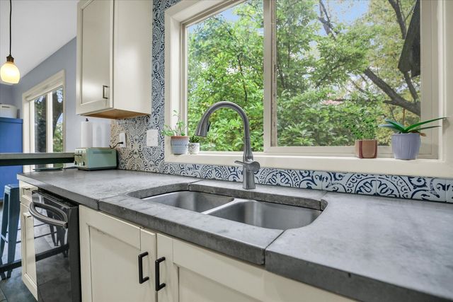 1010 Parkview Drive, Mahomet, IL 61853