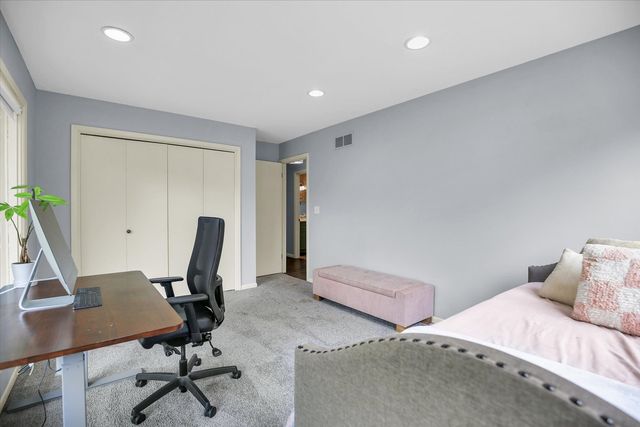 1010 Parkview Drive, Mahomet, IL 61853