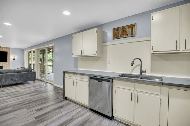 1010 Parkview Drive, Mahomet, IL 61853