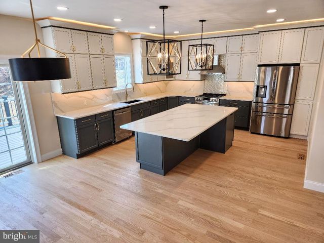 240 BANYAN DR, State College, PA 16801