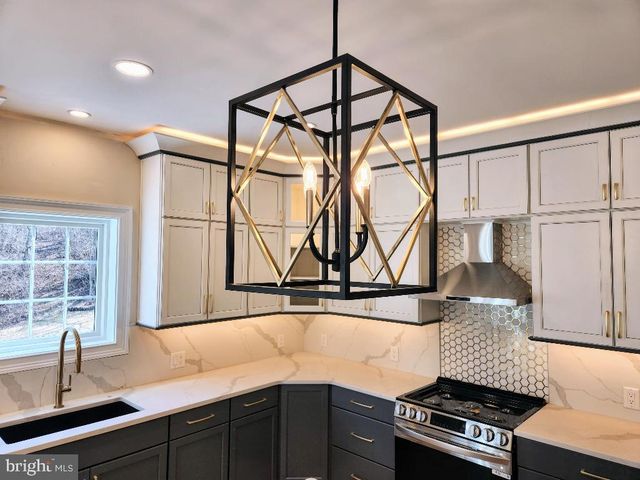 240 BANYAN DR, State College, PA 16801