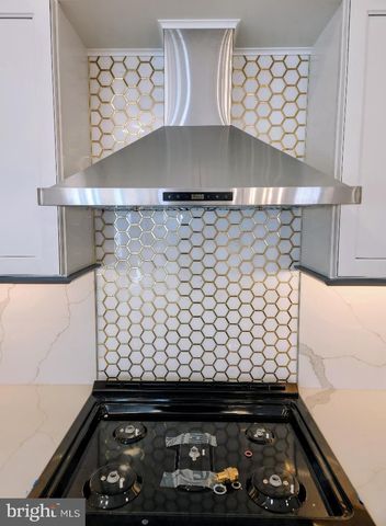 240 BANYAN DR, State College, PA 16801