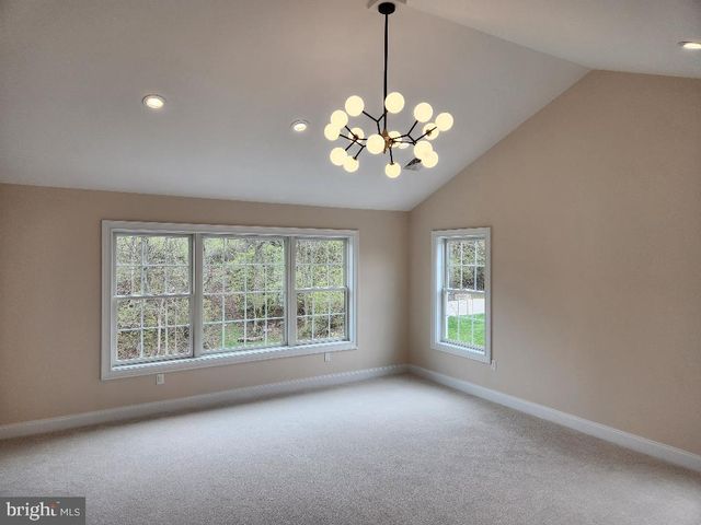 240 BANYAN DR, State College, PA 16801