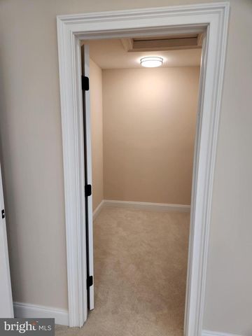 240 BANYAN DR, State College, PA 16801