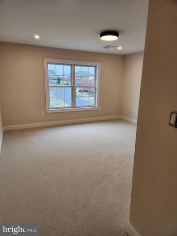 240 BANYAN DR, State College, PA 16801