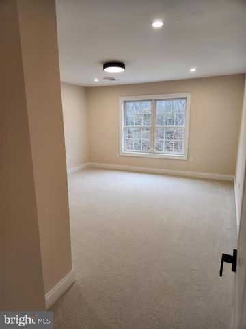 240 BANYAN DR, State College, PA 16801