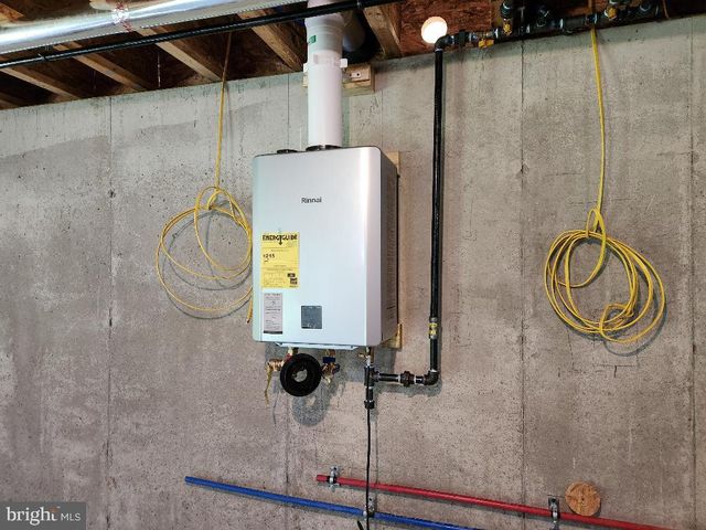 240 BANYAN DR, State College, PA 16801