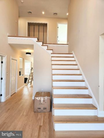 240 BANYAN DR, State College, PA 16801