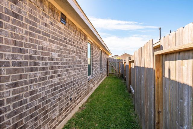 269 Bennett Loop, Angleton, TX 77515