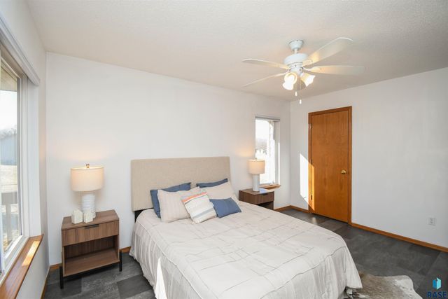 905 Charlotte Ave Avenue, Sioux Falls, SD 57103