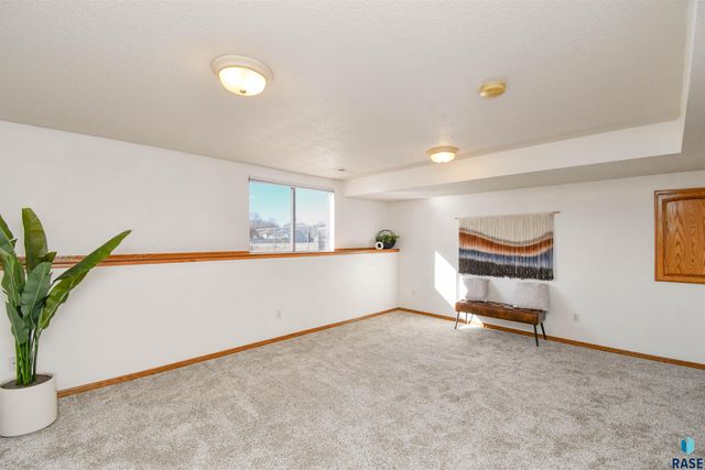 905 Charlotte Ave Avenue, Sioux Falls, SD 57103