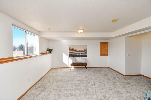 905 Charlotte Ave Avenue, Sioux Falls, SD 57103