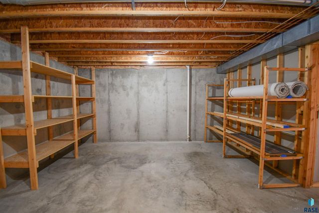 905 Charlotte Ave Avenue, Sioux Falls, SD 57103