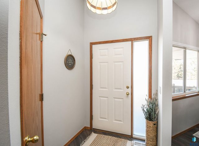 905 Charlotte Ave Avenue, Sioux Falls, SD 57103