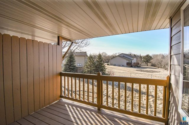 905 Charlotte Ave Avenue, Sioux Falls, SD 57103