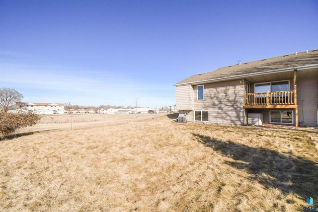 905 Charlotte Ave Avenue, Sioux Falls, SD 57103