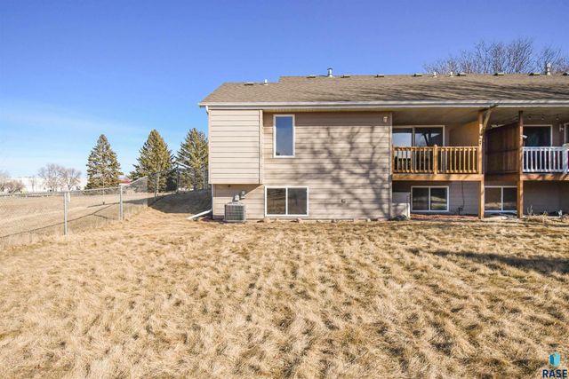 905 Charlotte Ave Avenue, Sioux Falls, SD 57103