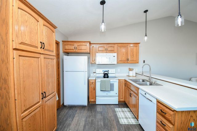 905 Charlotte Ave Avenue, Sioux Falls, SD 57103