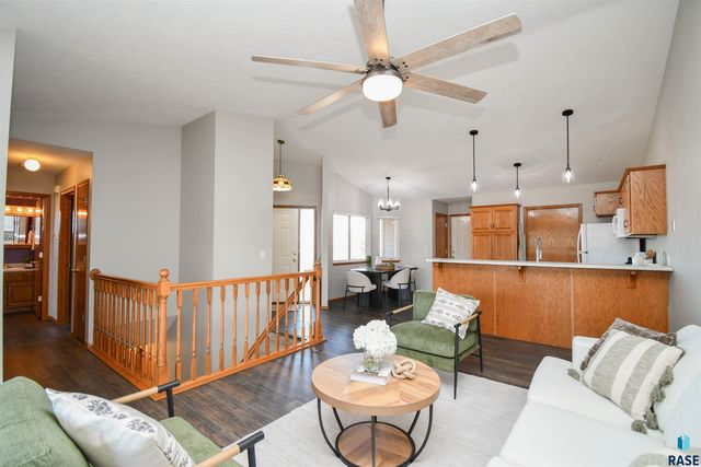 905 Charlotte Ave Avenue, Sioux Falls, SD 57103