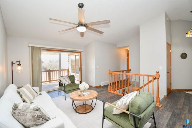 905 Charlotte Ave Avenue, Sioux Falls, SD 57103