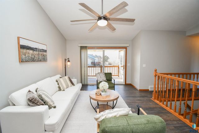 905 Charlotte Ave Avenue, Sioux Falls, SD 57103