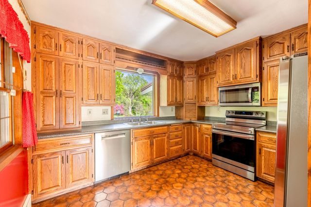 2500 Keller Parkway, Maplewood, MN 55109