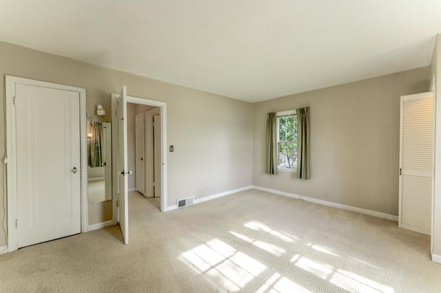 2500 Keller Parkway, Maplewood, MN 55109