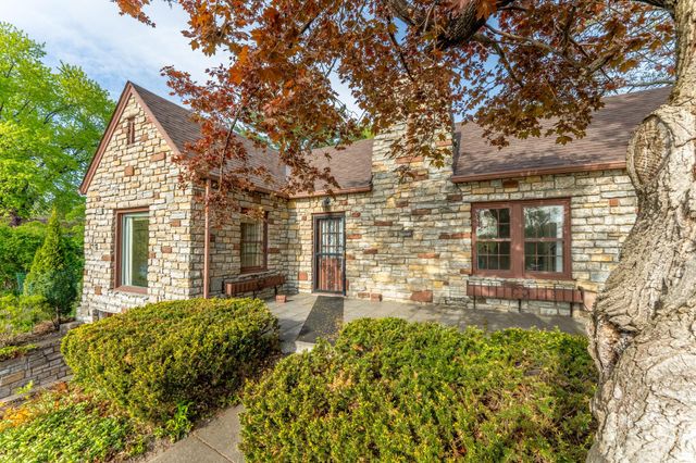 2500 Keller Parkway, Maplewood, MN 55109