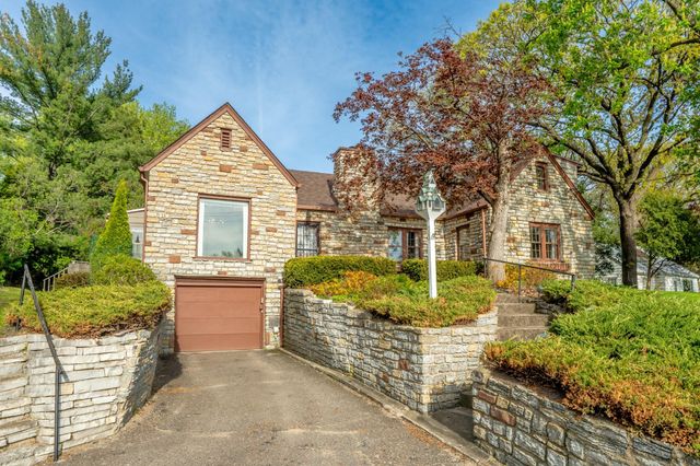 2500 Keller Parkway, Maplewood, MN 55109