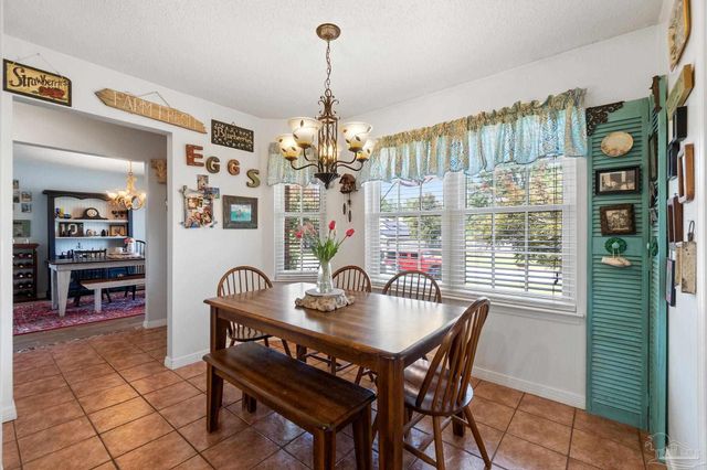 6735 Hallendale Dr, Pensacola, FL 32526