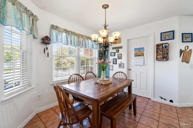 6735 Hallendale Dr, Pensacola, FL 32526