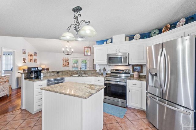 6735 Hallendale Dr, Pensacola, FL 32526
