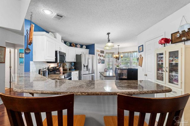 6735 Hallendale Dr, Pensacola, FL 32526