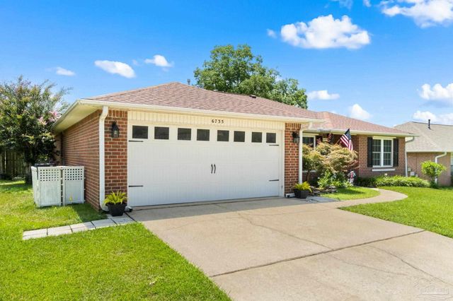 6735 Hallendale Dr, Pensacola, FL 32526