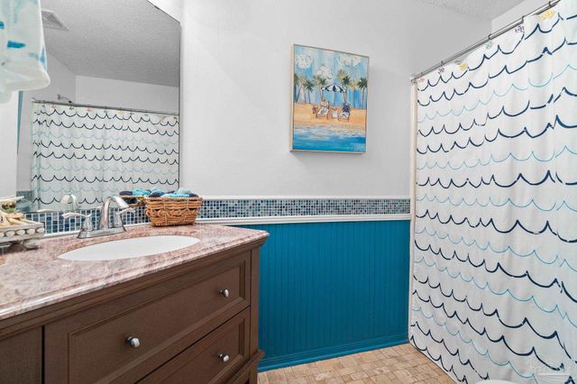 6735 Hallendale Dr, Pensacola, FL 32526