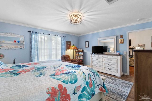 6735 Hallendale Dr, Pensacola, FL 32526