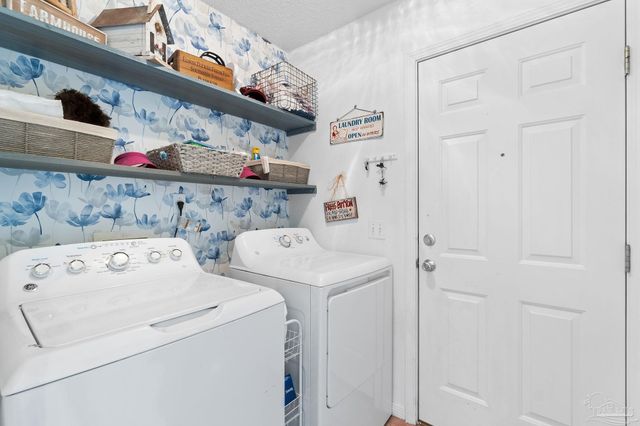 6735 Hallendale Dr, Pensacola, FL 32526