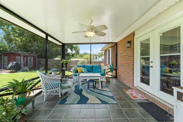 6735 Hallendale Dr, Pensacola, FL 32526