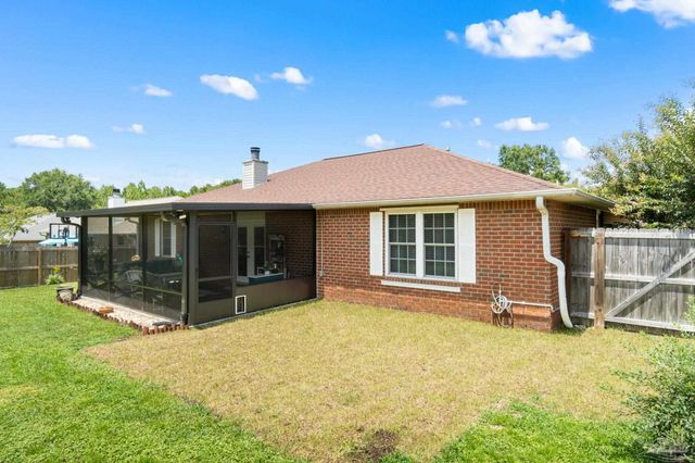6735 Hallendale Dr, Pensacola, FL 32526