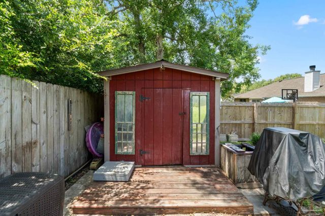6735 Hallendale Dr, Pensacola, FL 32526
