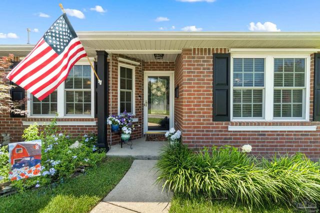 6735 Hallendale Dr, Pensacola, FL 32526