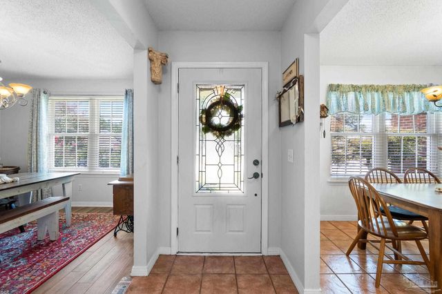 6735 Hallendale Dr, Pensacola, FL 32526