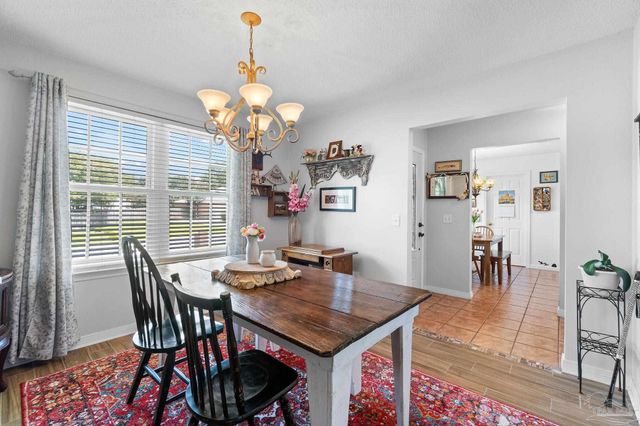 6735 Hallendale Dr, Pensacola, FL 32526