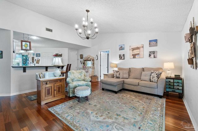 6735 Hallendale Dr, Pensacola, FL 32526