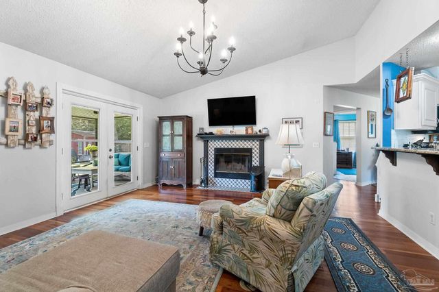 6735 Hallendale Dr, Pensacola, FL 32526