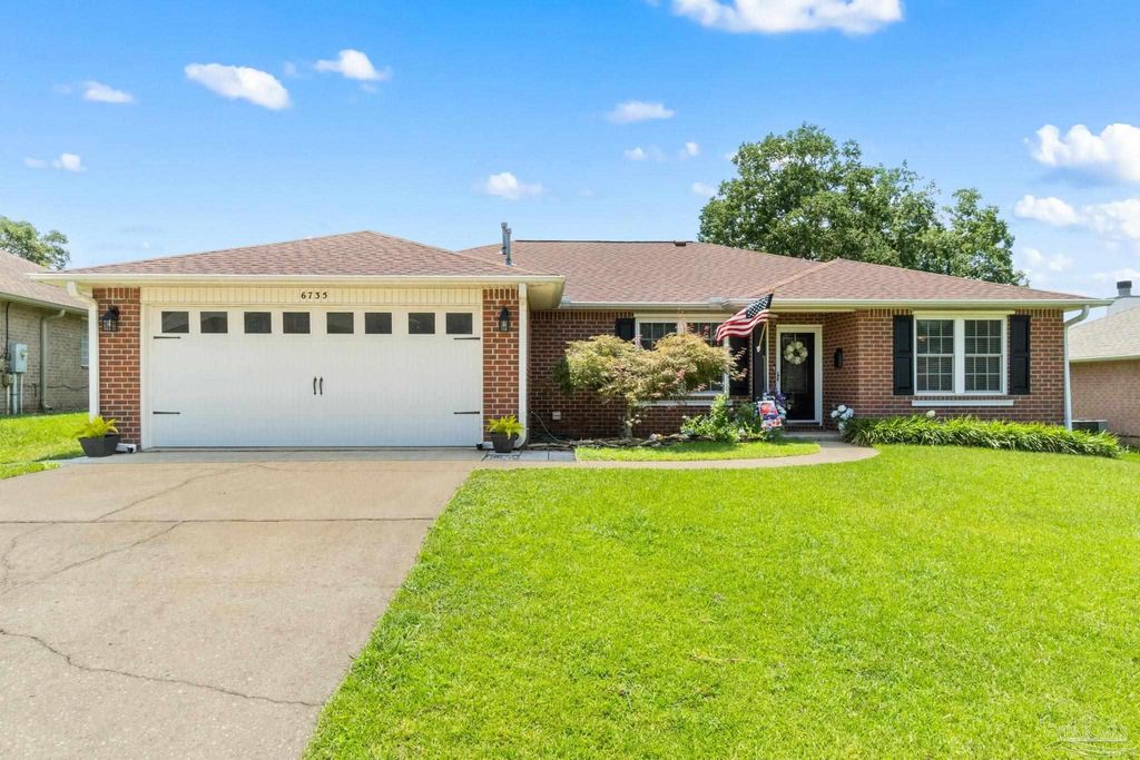 6735 Hallendale Dr, Pensacola, FL 32526