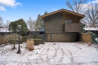 285 North Road NE, Howland, OH 44484